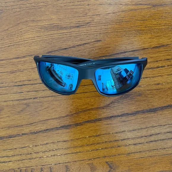 MOVING SALE!
OAKLEY POLARIZED GIBSTON SUNGLASSES - Picture 2 of 7